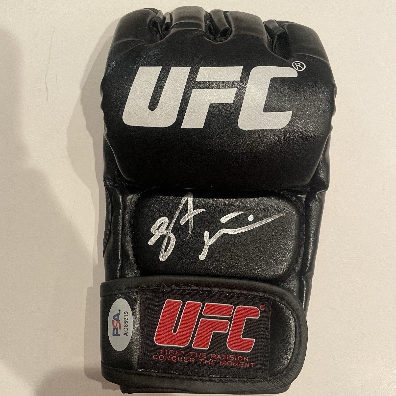 Stipe Miocic Signed UFC Fight Glove PSA/DNA Autographed