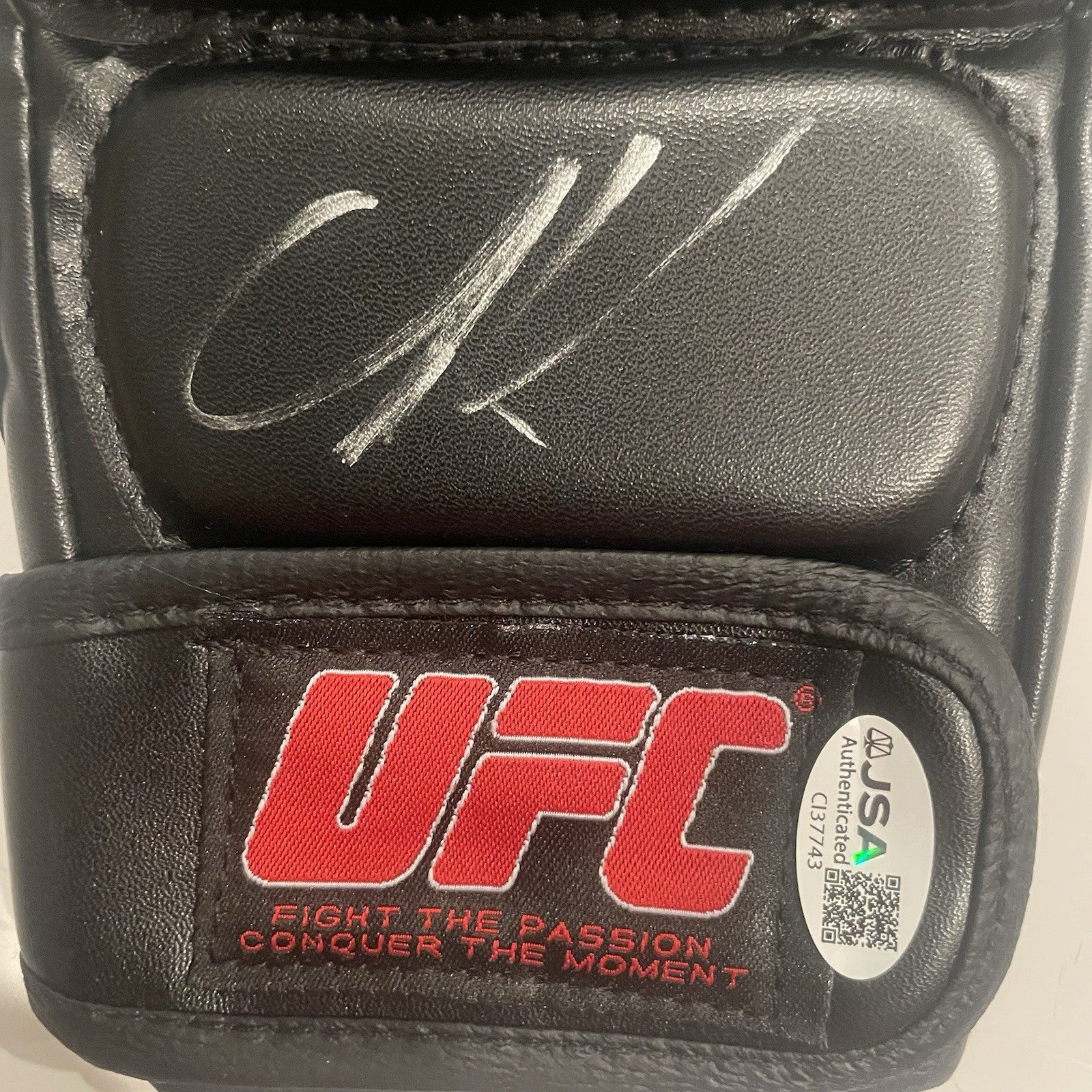 Chito Vera Signed UFC Fight Glove JSA COA Autographed