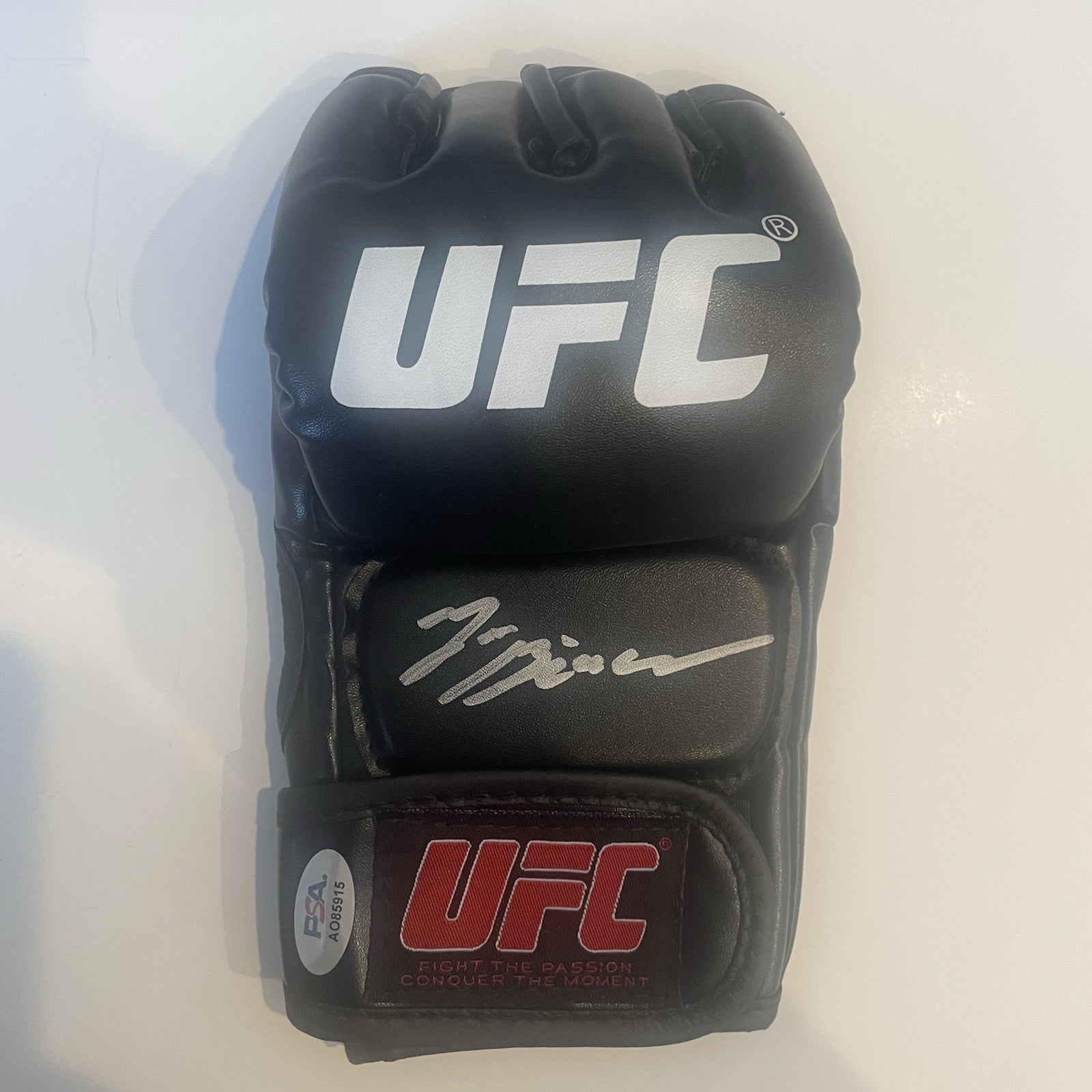 Jan Blachowicz Signed UFC Fight Glove PSA/DNA Autographed