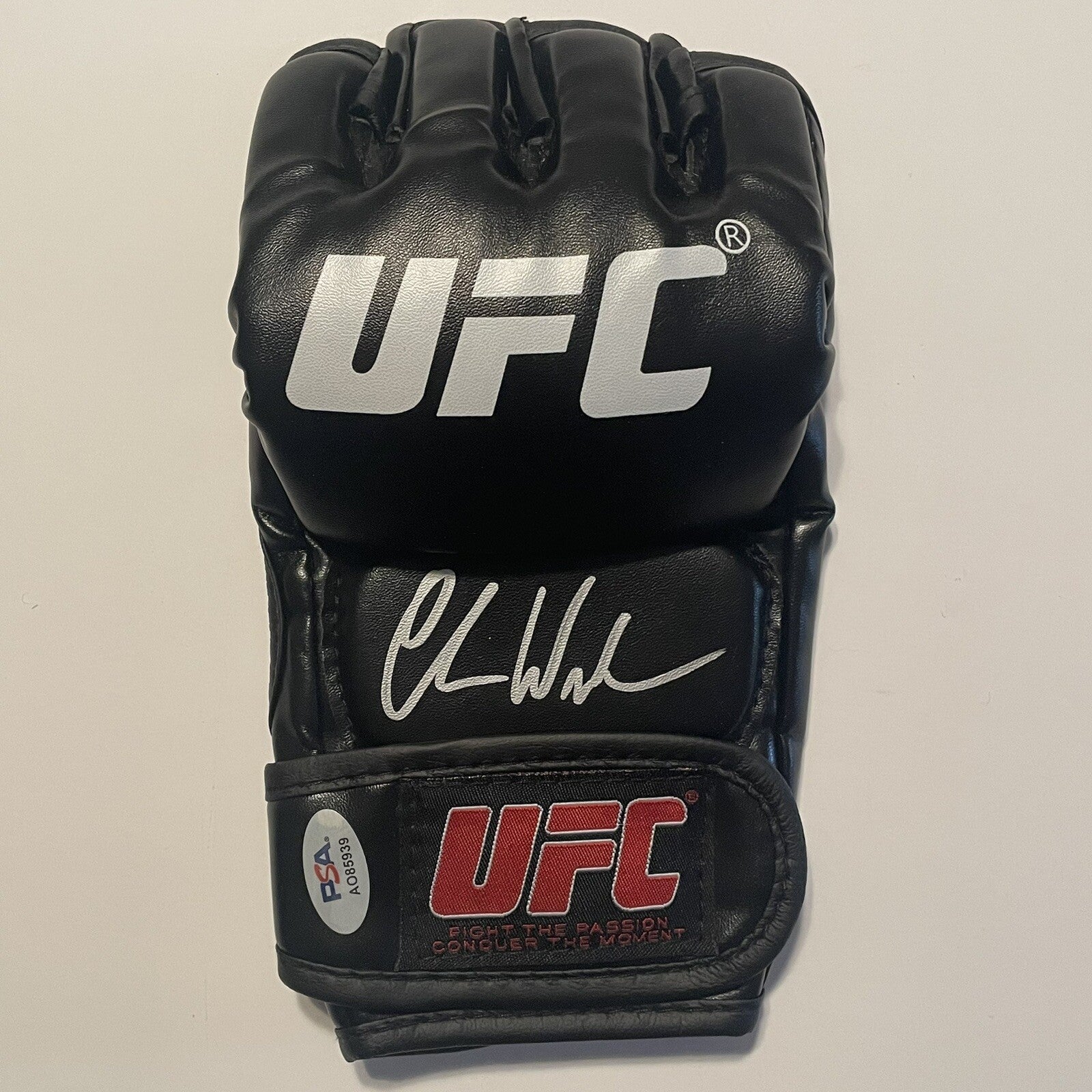 Chris Weidman Signed UFC Fight Glove PSA/DNA Autographed