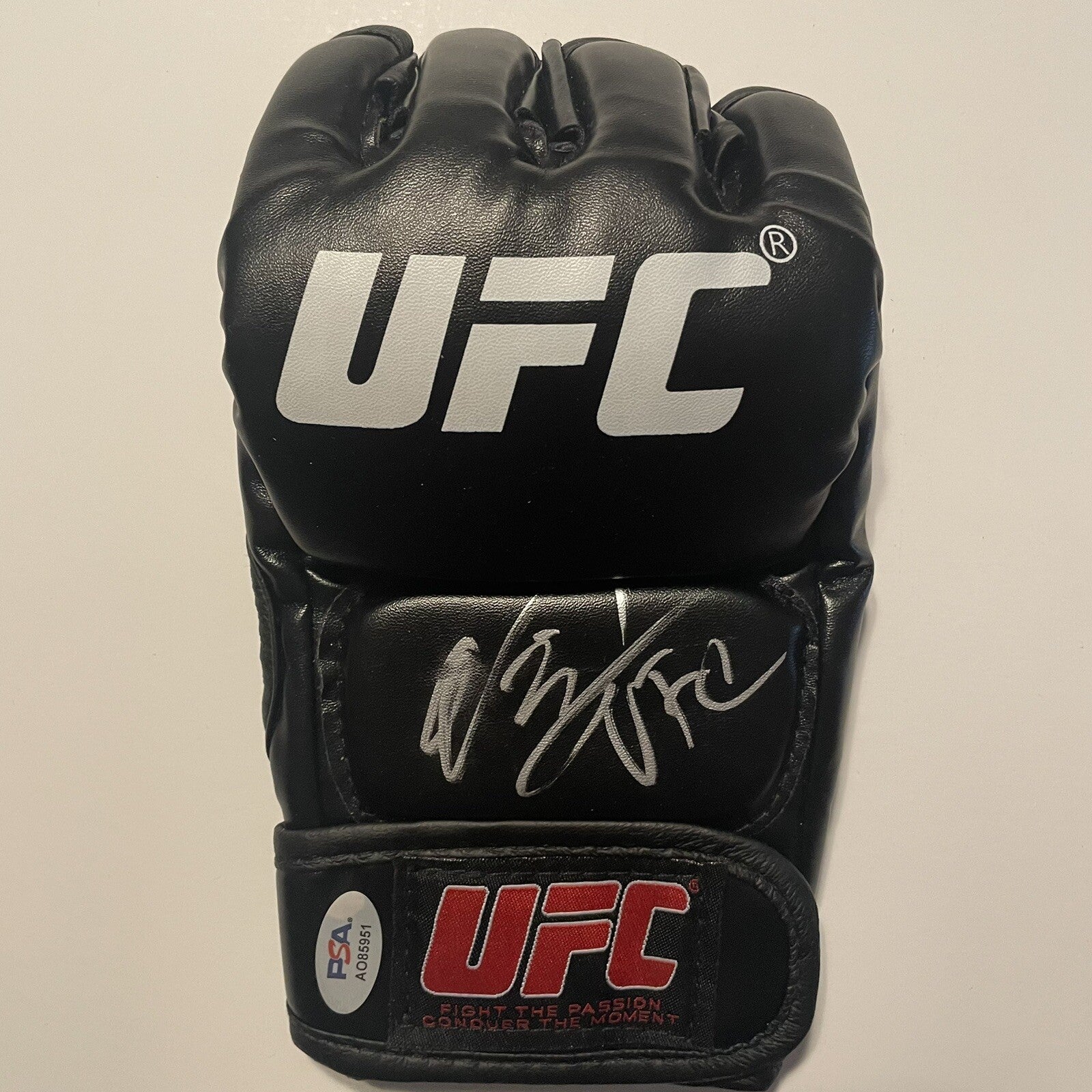Rei Tsuruya Signed UFC Fight Glove PSA/DNA Autographed