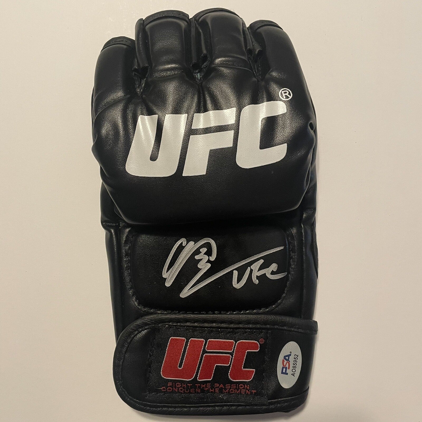 Rei Tsuruya Signed UFC Fight Glove PSA/DNA Autographed
