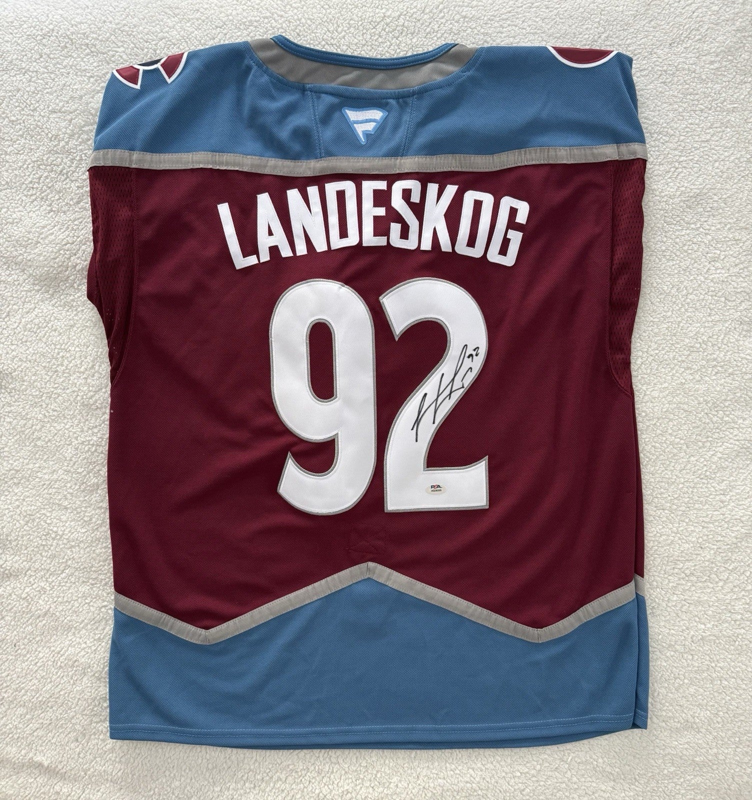 Gabriel Landeskog Signed Jersey PSA/DNA Autographed Colorado Avalanche
