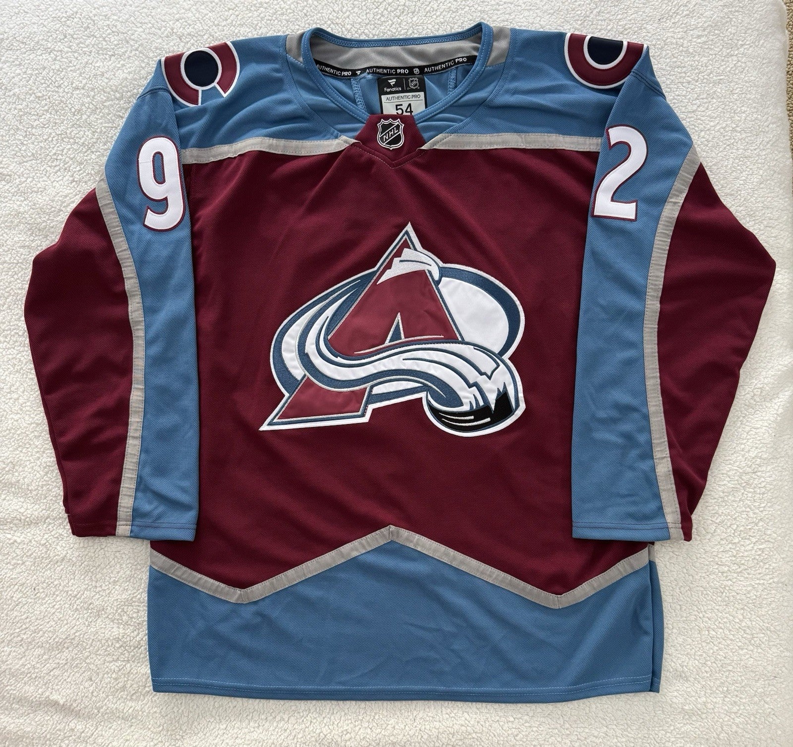 Gabriel Landeskog Signed Jersey PSA/DNA Autographed Colorado Avalanche