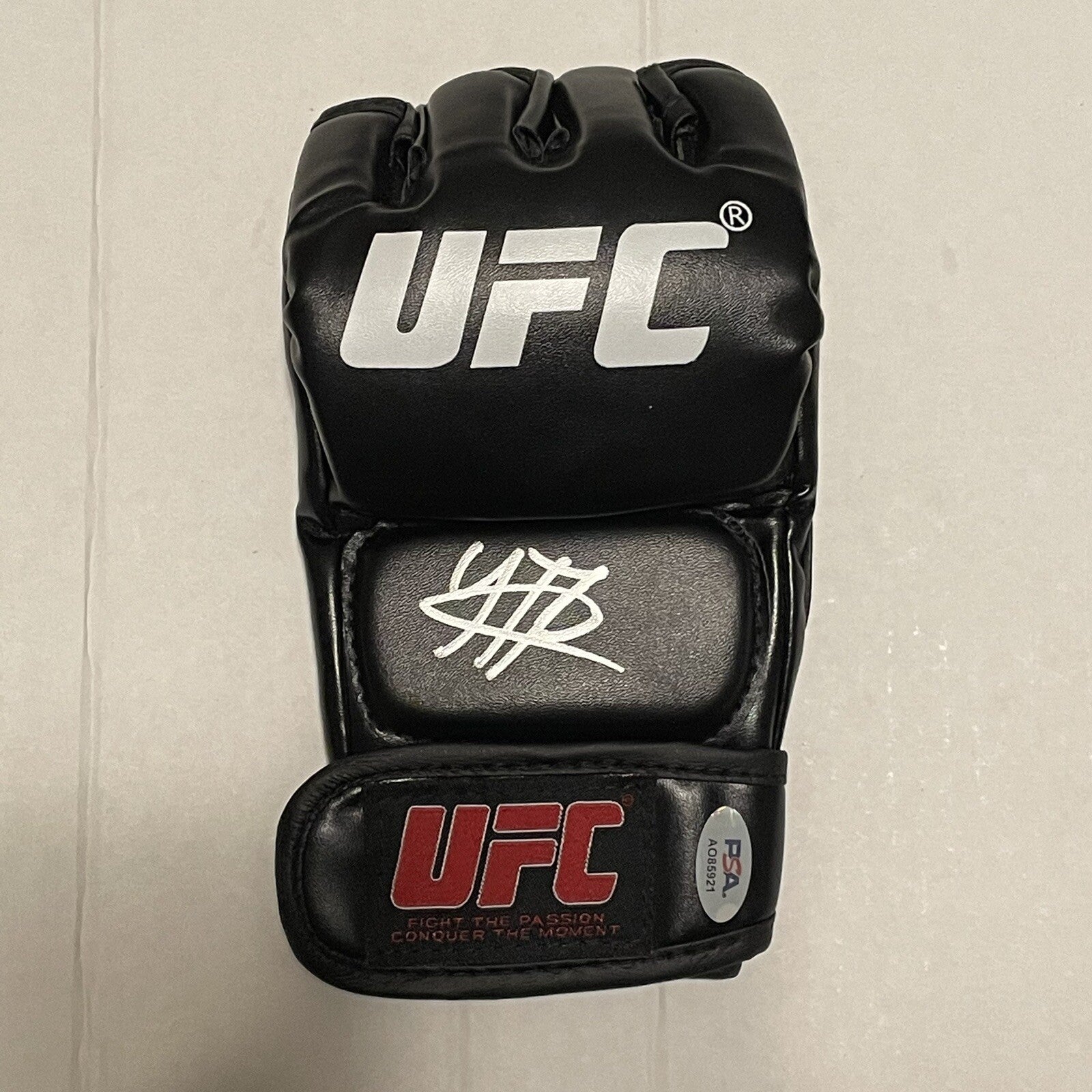 Tagir Ulanbekov Signed UFC Fight Glove PSA/DNA Autographed