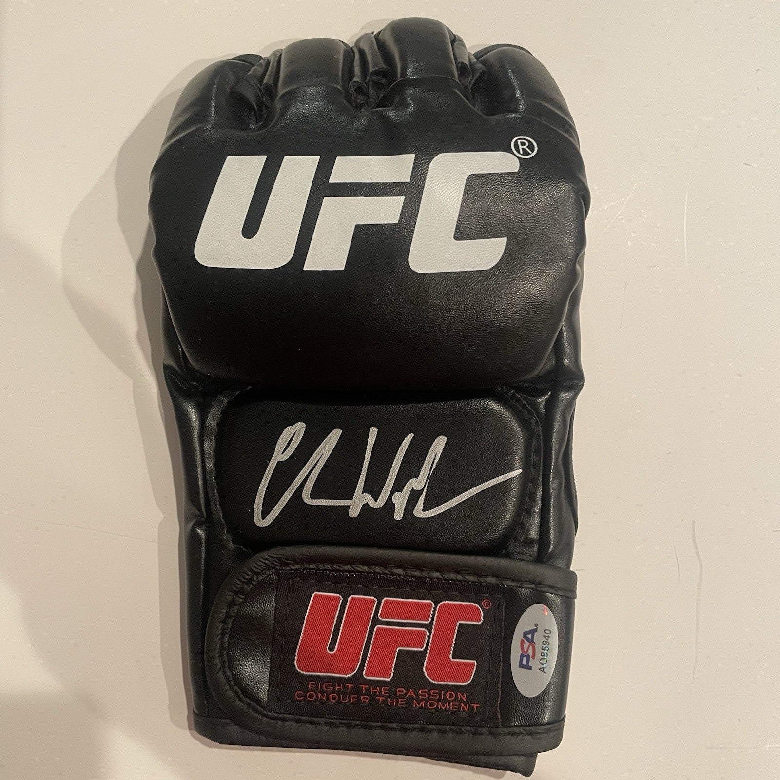 Chris Weidman Signed UFC Fight Glove PSA/DNA Autographed